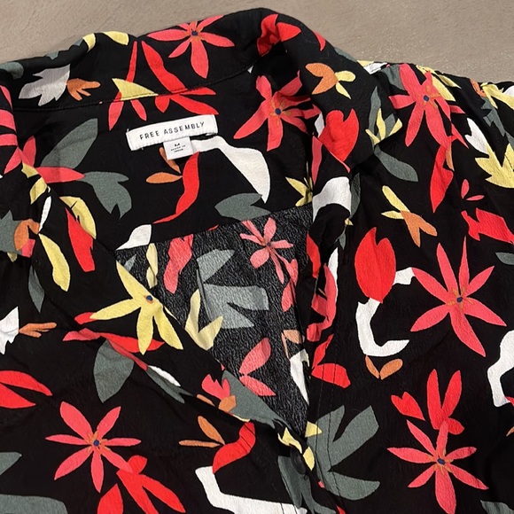 Free Assembly short sleeve button up - Picture 2 of 5